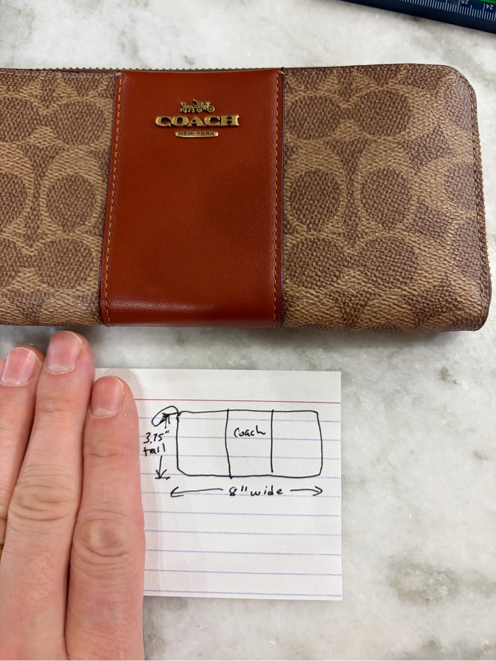 Coach Essential Slim Accordion Zip Wallet